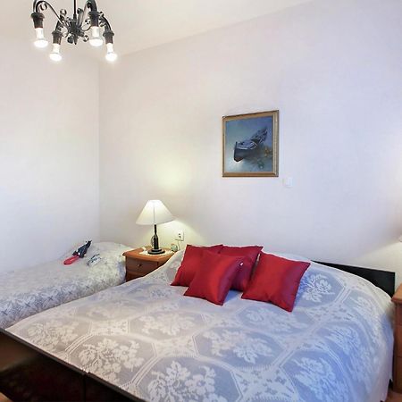 Cozy Apartment With A Balcony And A Sea View Brela Eksteriør billede