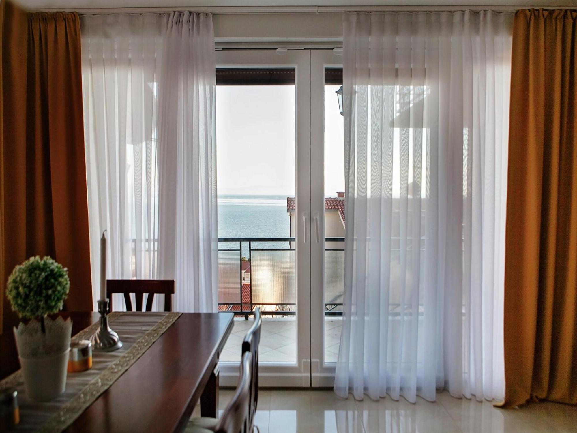 Cozy Apartment With A Balcony And A Sea View Brela Eksteriør billede